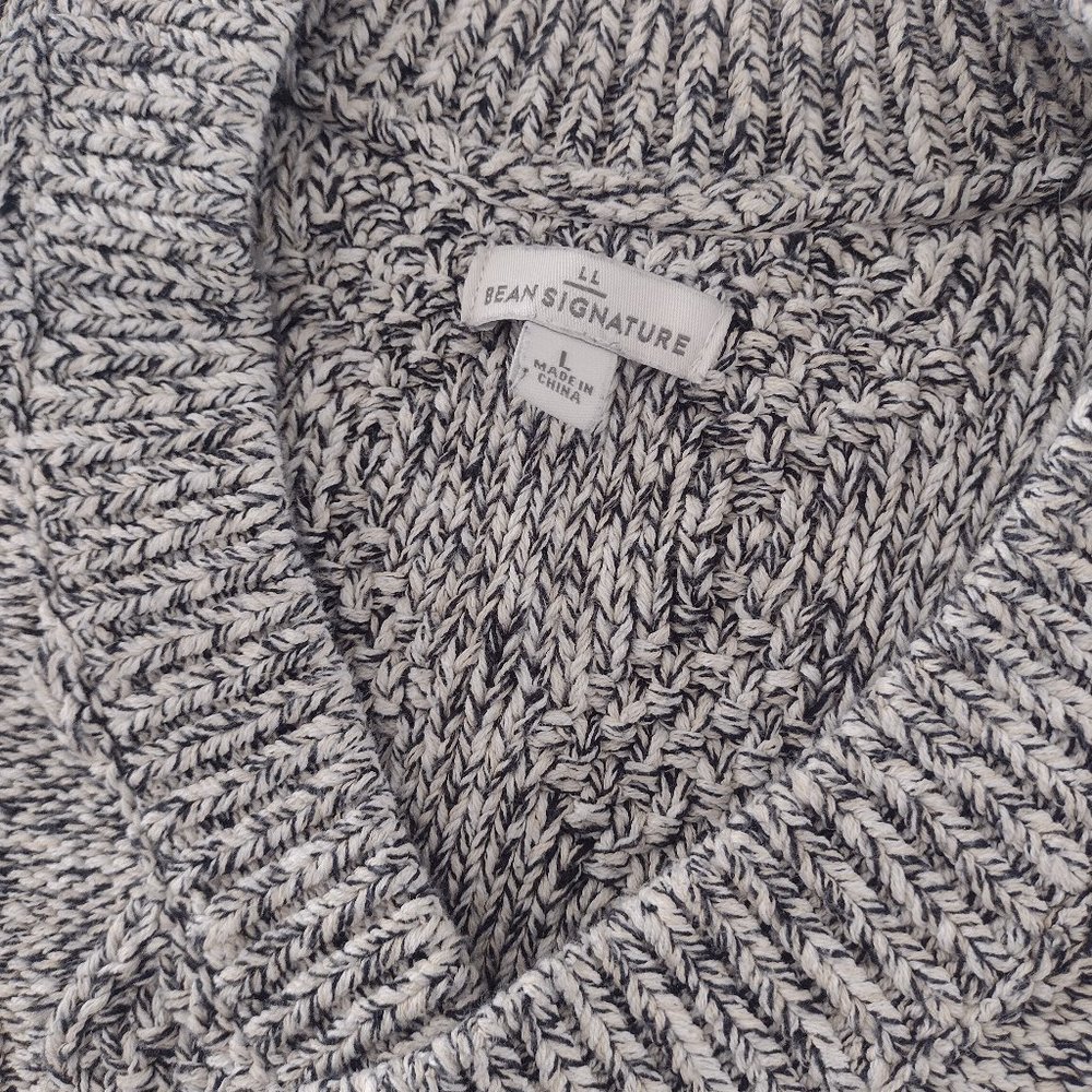 LL Bean Signature Cotton Ragg wool  V neck sweater  size largeblack and white